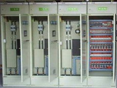 PLC控制柜（又叫PLC电控柜）：可完成设备自动化和过程自动化控制，实现完美的网络功能，性能稳定、可扩展、抗干扰强等特点