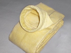 氟美斯除尘布袋属于高温滤袋，其使用工况于玻纤滤袋相似，但与玻纤滤袋相比，氟美斯滤袋其耐磨性、抗折性及剥离强度有明显提高